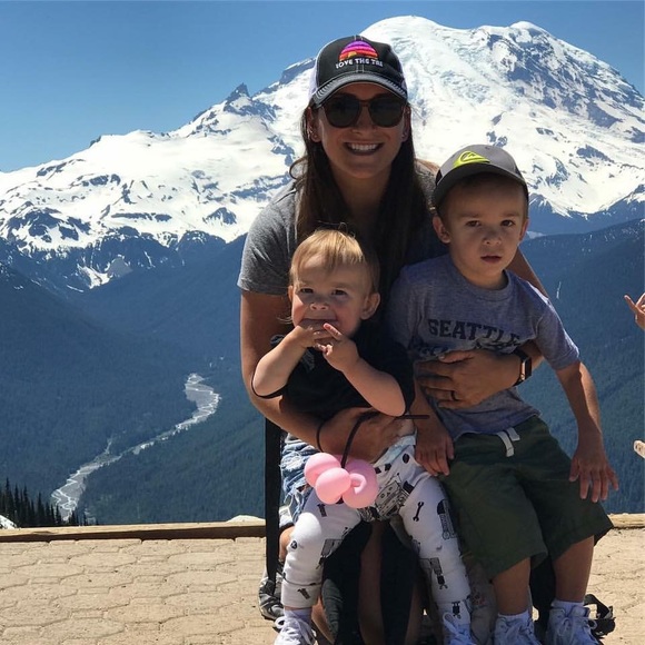 Meet your posher! - Picture 8 of 8